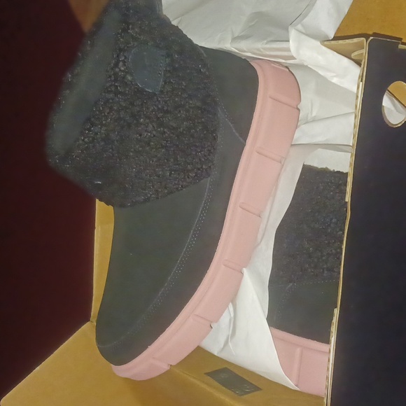 Sorel Explorer III Black and Mauve Slip-On Boots - Picture 6 of 12